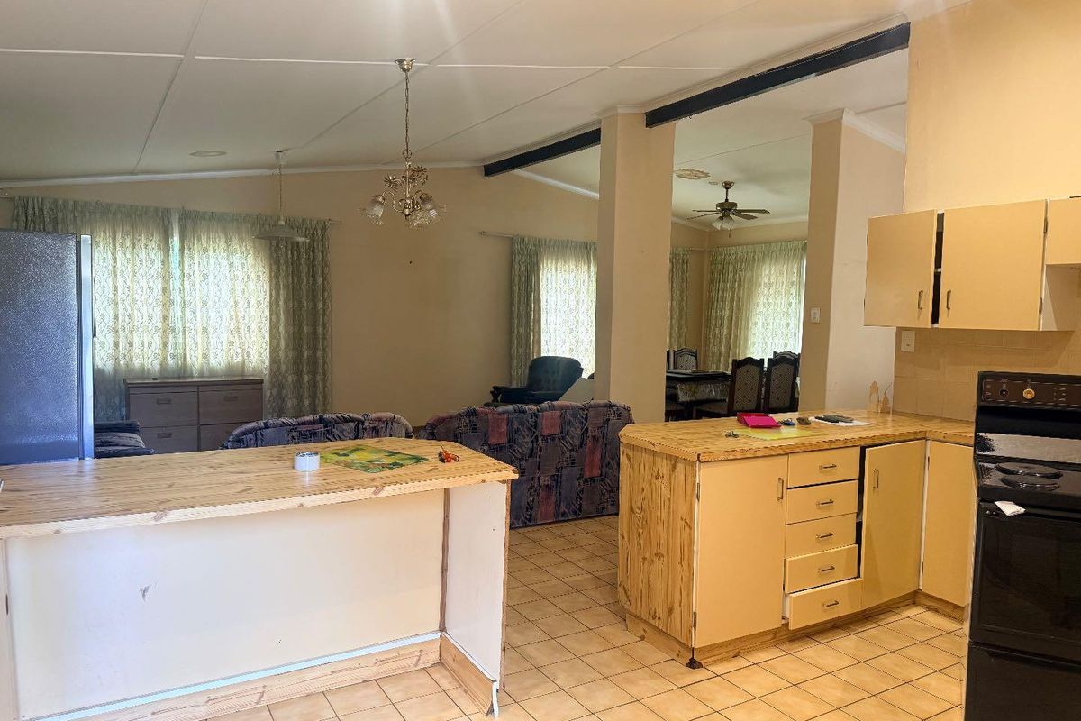 Family Home for Sale -Khomasdal - Photo 5