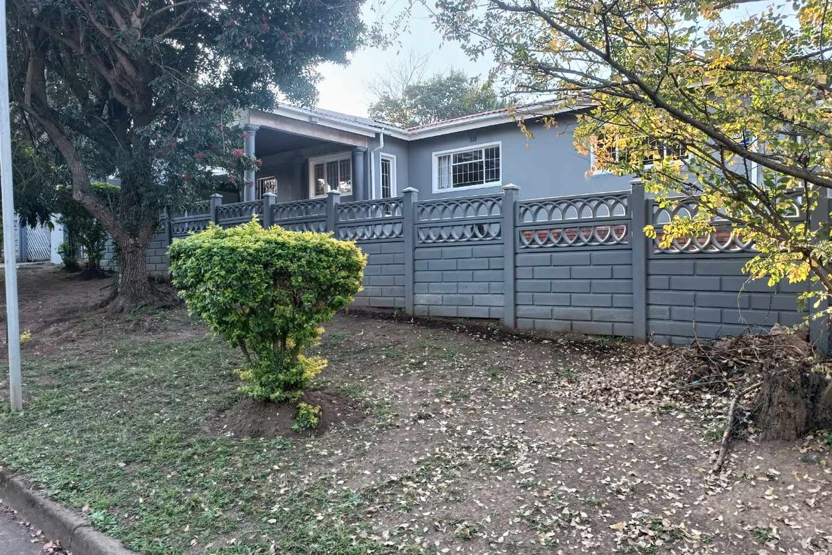 🏡 Spacious 4-Bedroom Family Home with Separate Flatlet to Rent in Lincoln Meade - Photo 3