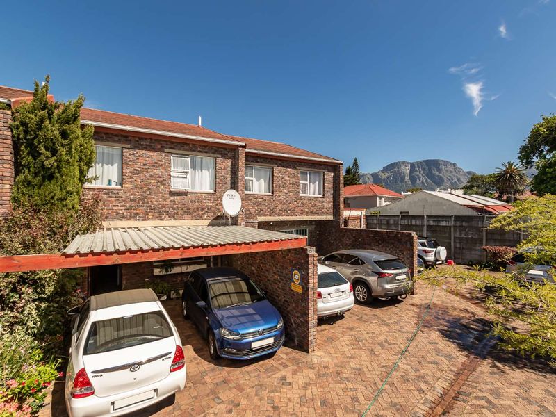 Secure double story townhouse in small complex of 5 units. - Photo 2