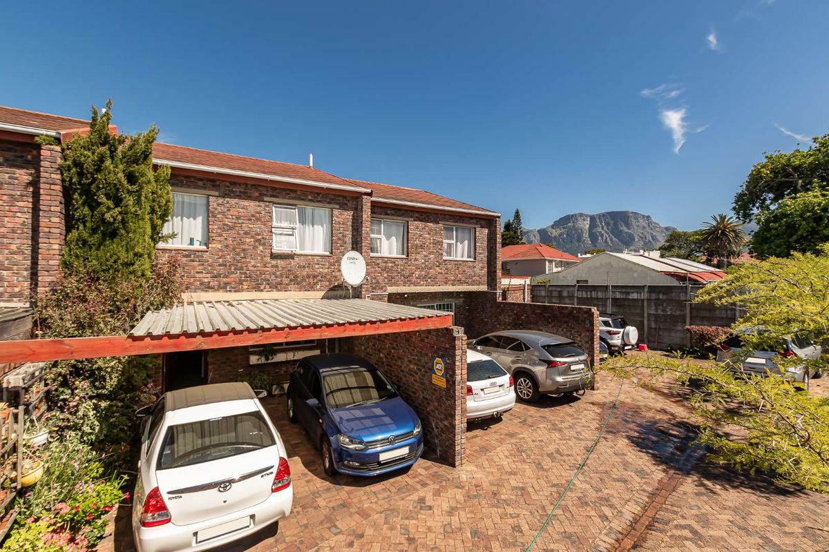 Secure double story townhouse in small complex of 5 units. - Photo 2