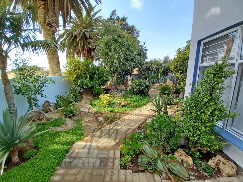 Extravagant House in the Heart of Hentiesbay, Walking Distance From Town - Photo 3