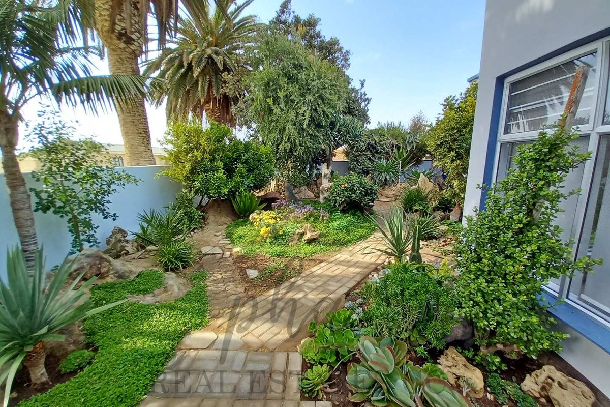 Extravagant House in the Heart of Hentiesbay, Walking Distance From Town - Photo 3