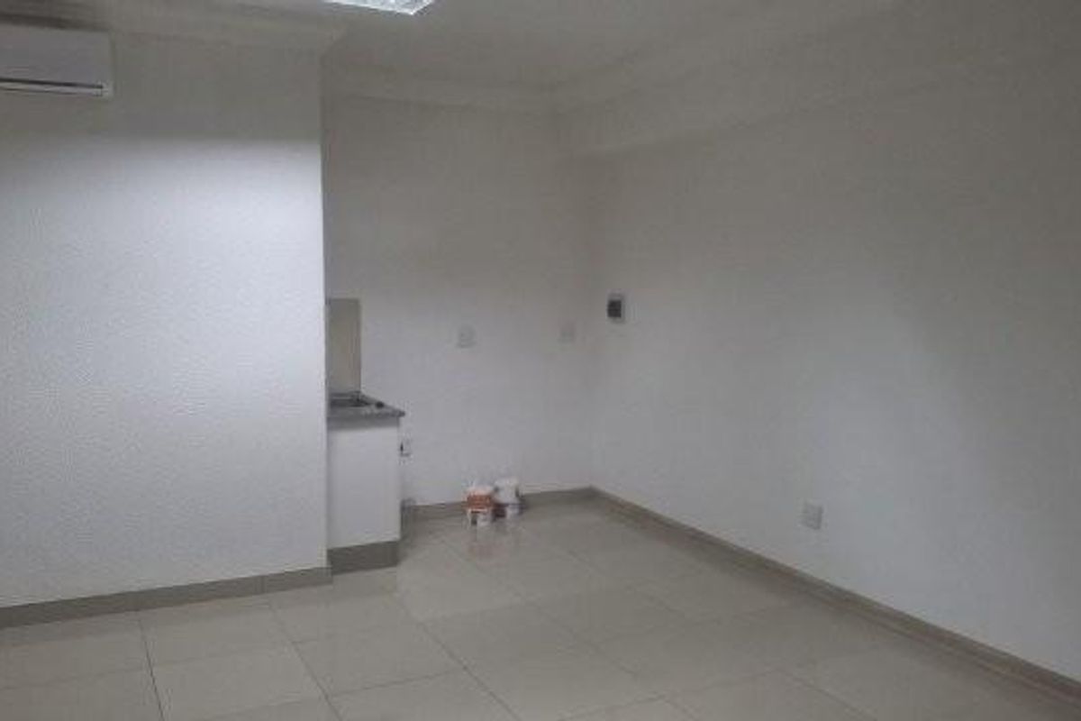 Office to let in Southern Industrial - Photo 4