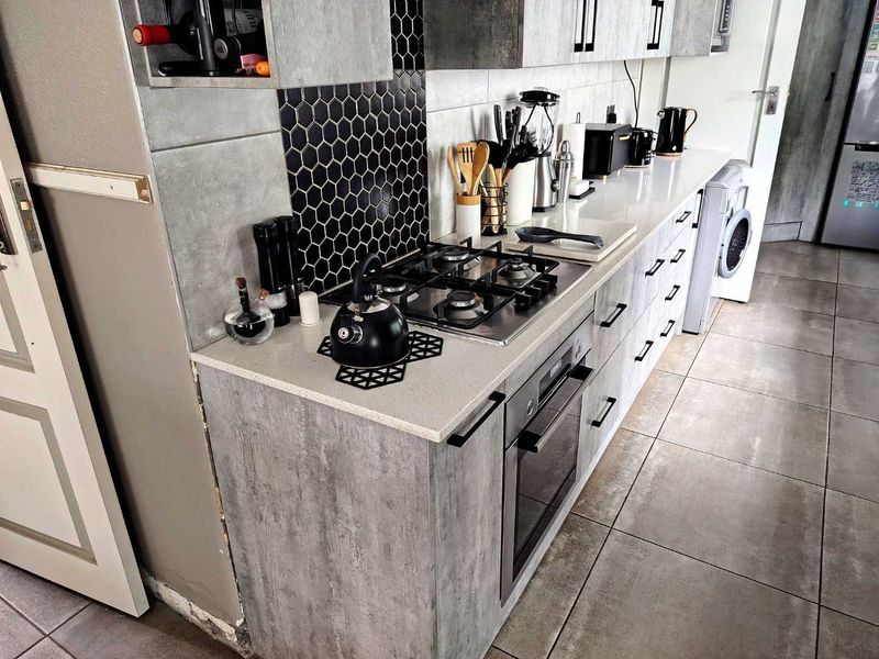 Beautiful Facebrick Family Home in Sought-After Pomona, Kempton Park - Photo 8