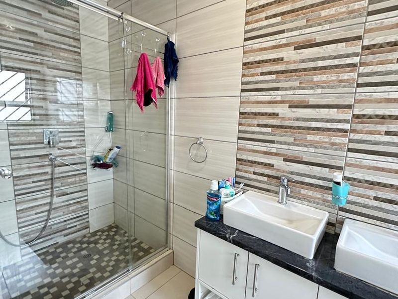 3 bedroom House for Sale - Photo 6