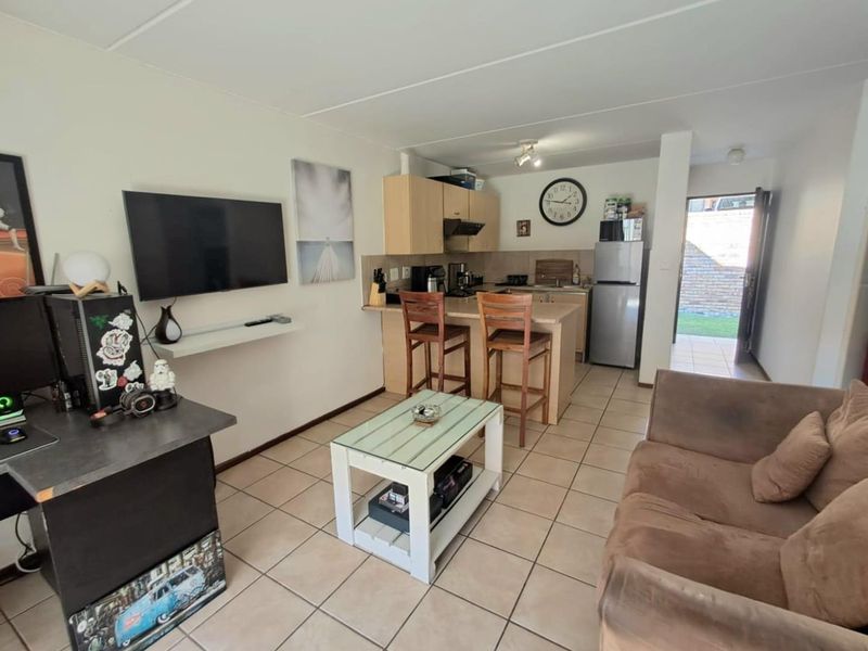 2 Bedroom Townhouse in Noordhang - Photo 4