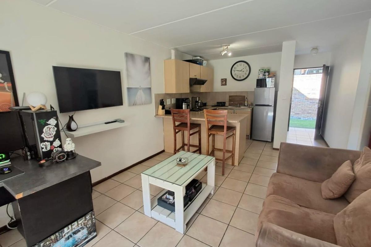 2 Bedroom Townhouse in Noordhang - Photo 4