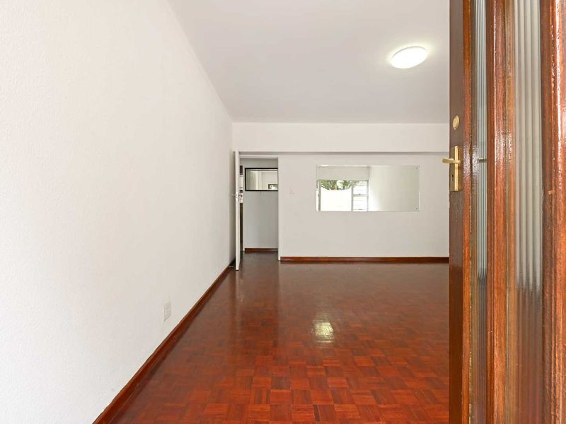 Charming Ground Floor Apartment with Private Garden & Garage – Prime Kenilworth Location! - Photo 4