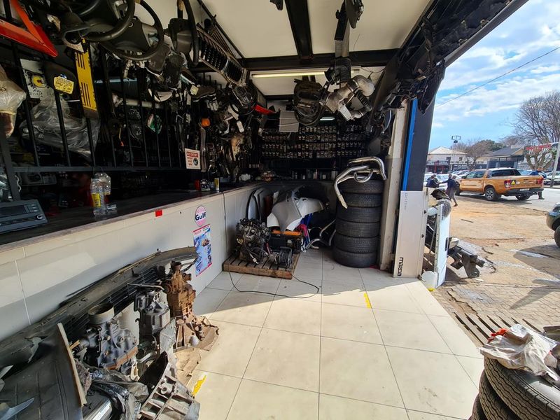 Storage, Style, and Security: Your Ideal Space Awaits - Photo 2