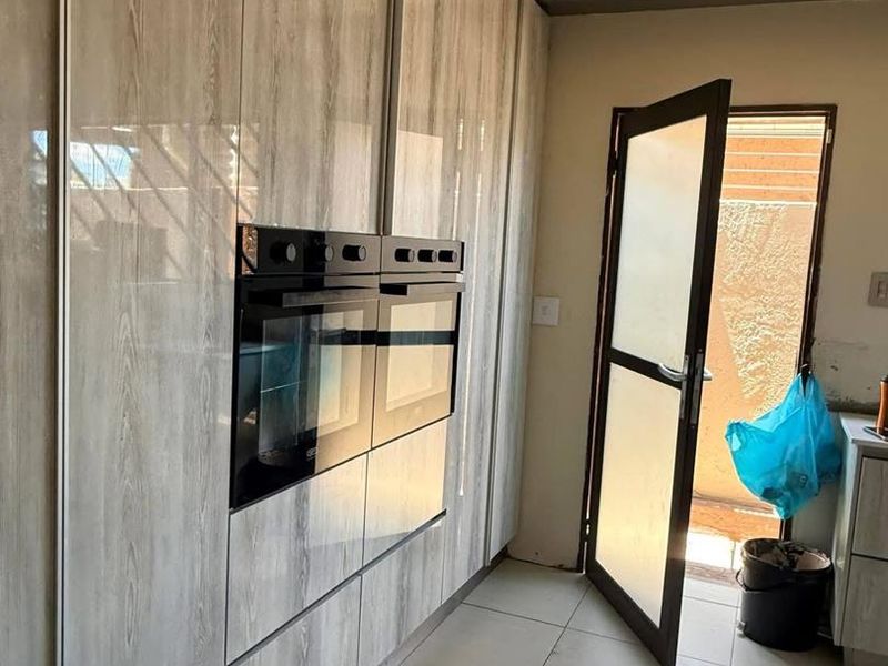 House For Sale In Cimbebasia - Photo 6