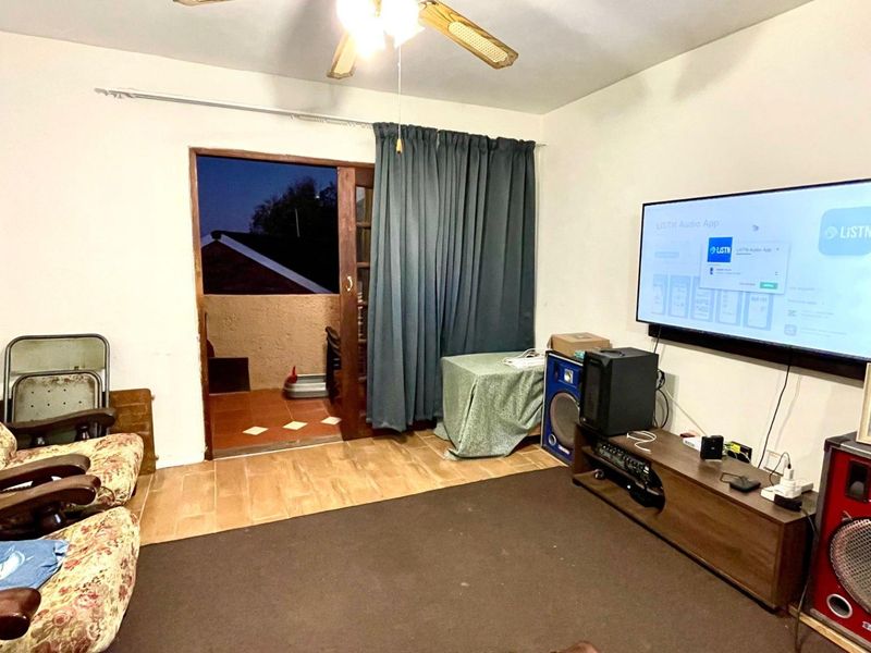 Townhouse for first time home buyers or investment - Photo 5