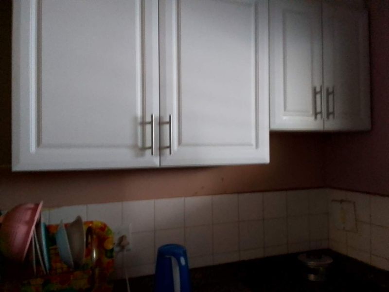 Popular area for young professionals and families! - Photo 6