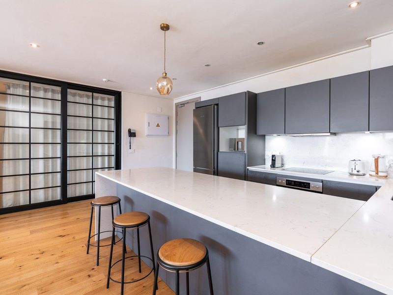 Stunning 2-Bedroom Apartment in the Iconic Glengariff Building - Photo 7