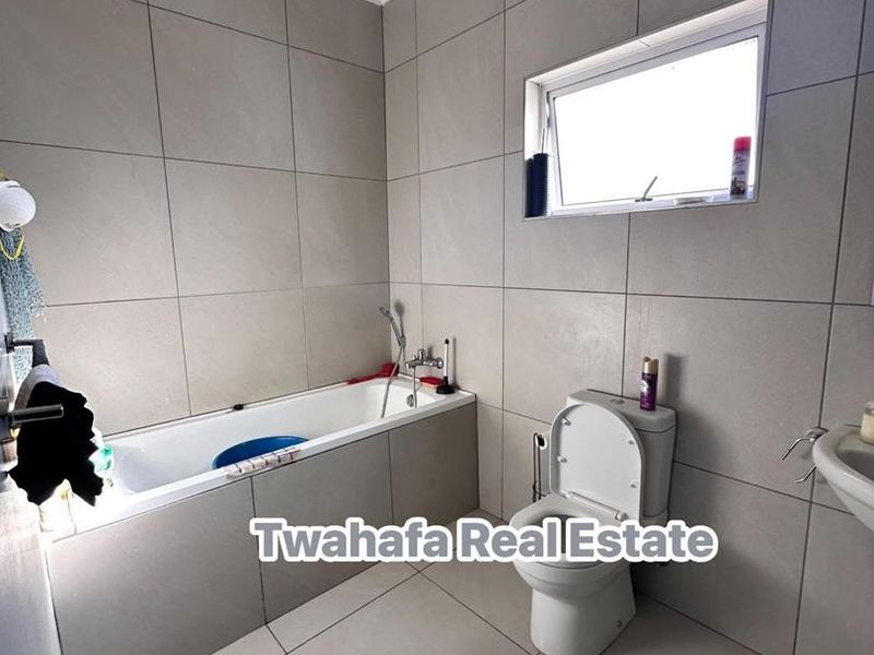 Spaciouse Townhouse - Photo 5