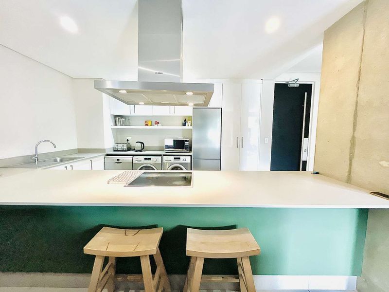 Parkmore Perfection: Exquisite 2-Bedroom with Private Garden - Photo 7