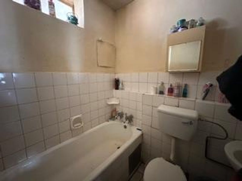 Smart Investment: Sunnyside 1-Bedroom! - Photo 9