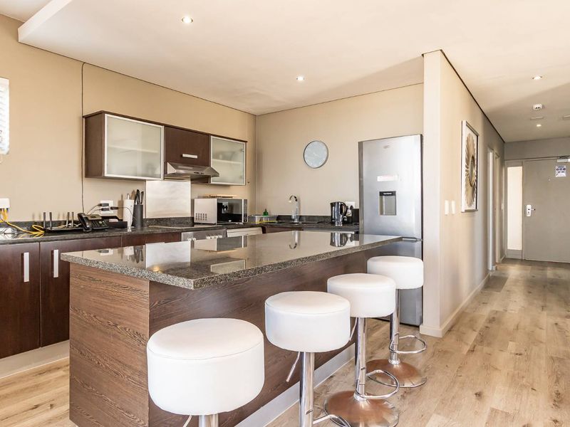 2 Bedrooms, 2 Bathrooms, with private deck overlooking Blouberg beaches. - Photo 2