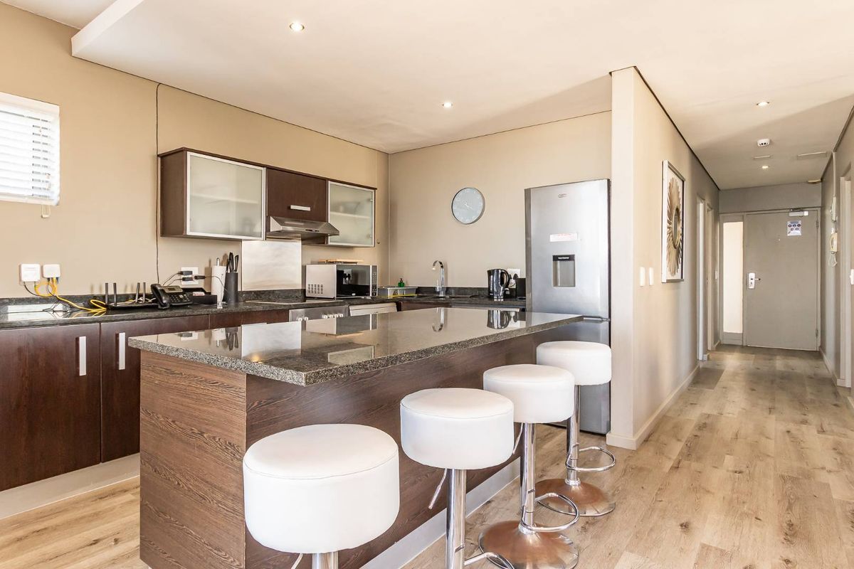 2 Bedrooms, 2 Bathrooms, with private deck overlooking Blouberg beaches. - Photo 2