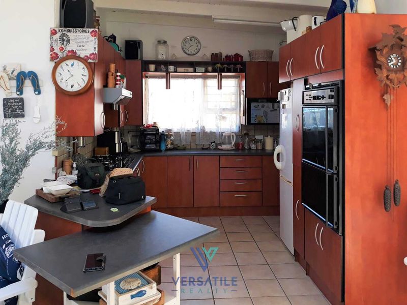 Enlightened 4 Bedroom Home. - Photo 7