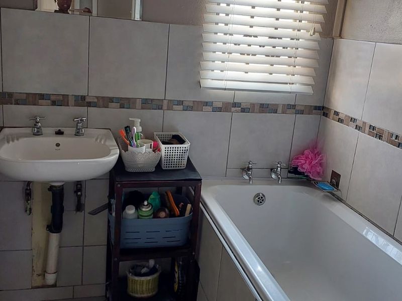 3 Bedroom House in Rosslyn - Photo 7