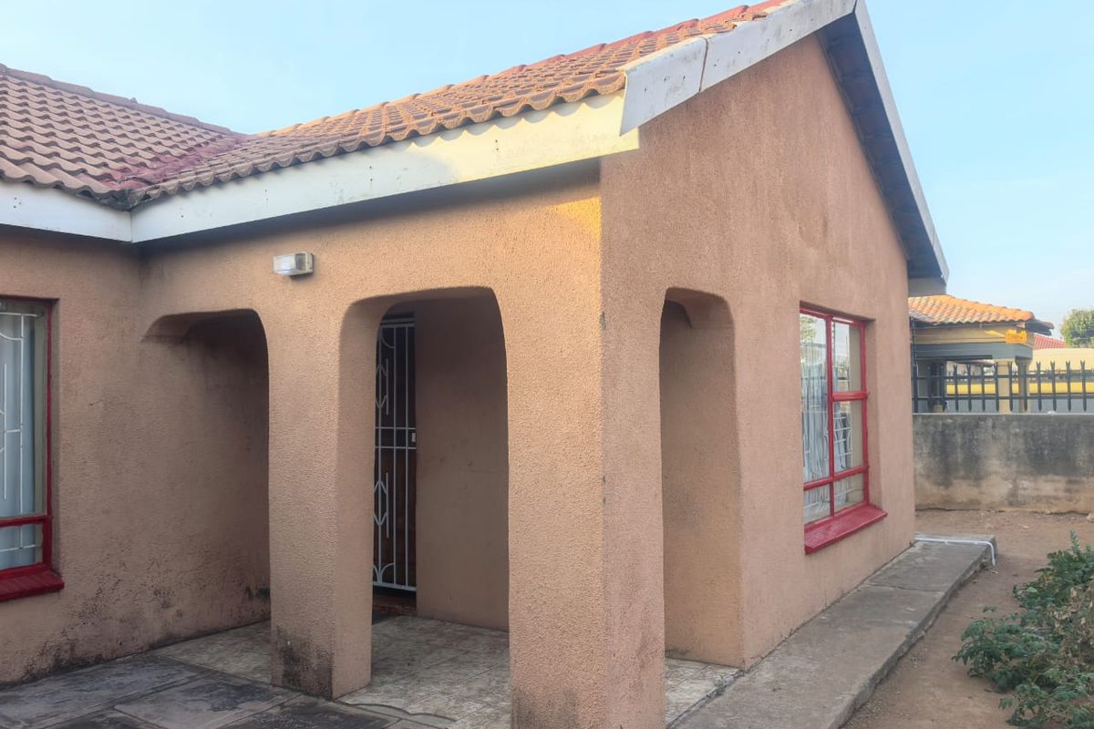 3 bedrooms house for sale in Soshanguve F - Photo 4
