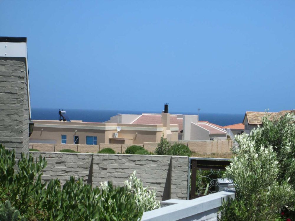 Very much the same as previous photo.