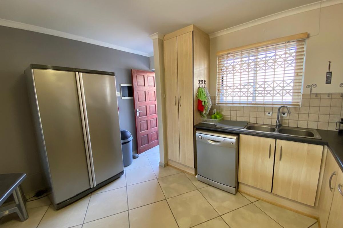 FOR SALE- FULLY FURNISHED - 3 BEDROOM FLAT WITH SEA VIEW IN MILE 4, SWAKOPMUND, NAMIBIA - Photo 3