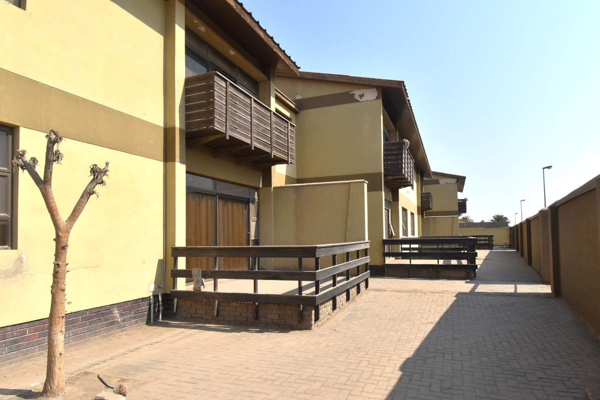 12 Units with Massive Income Potential! - Photo 3