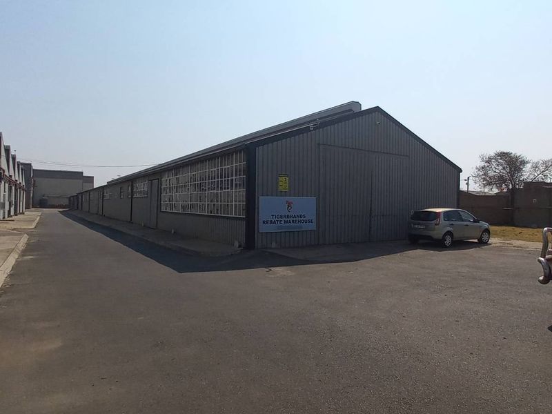 1 025m2 Benoni Warehouse To Let - Photo 4