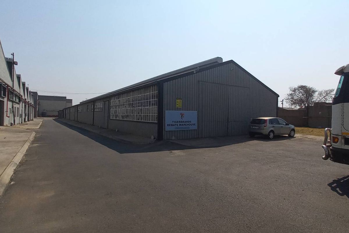 1 025m2 Benoni Warehouse To Let - Photo 4