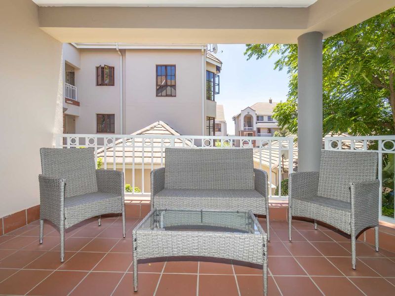 Executive upstairs Apartment - Photo 7