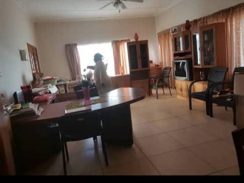 Usakos Dwelling - Photo 7