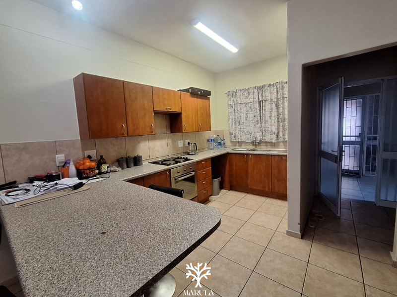 3-BEDROOM APARTMENT FOR SALE IN KLEIN WINDHOEK - Photo 2
