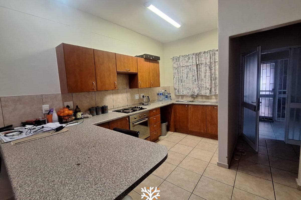 3-BEDROOM APARTMENT FOR SALE IN KLEIN WINDHOEK - Photo 2