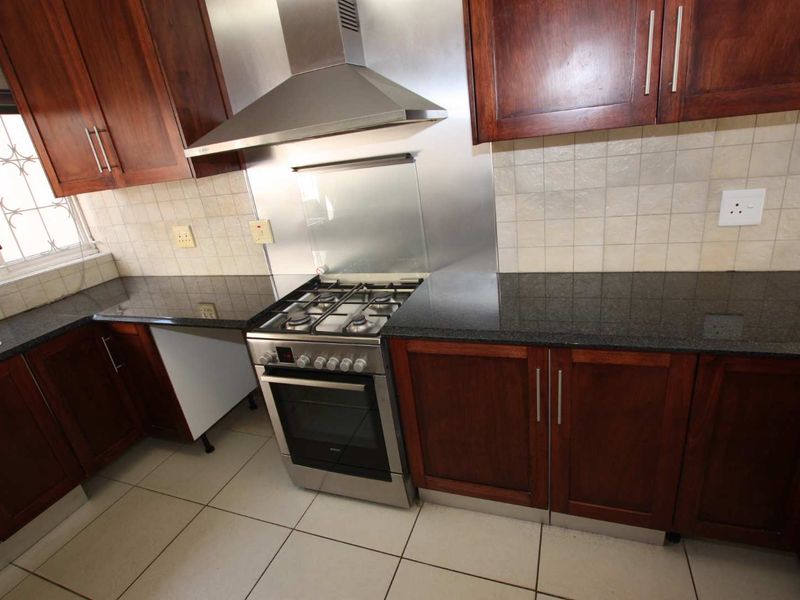 Hendra Estates - Stunning Townhouse For Rent In Prime Umhlanga Rocks! - Photo 8