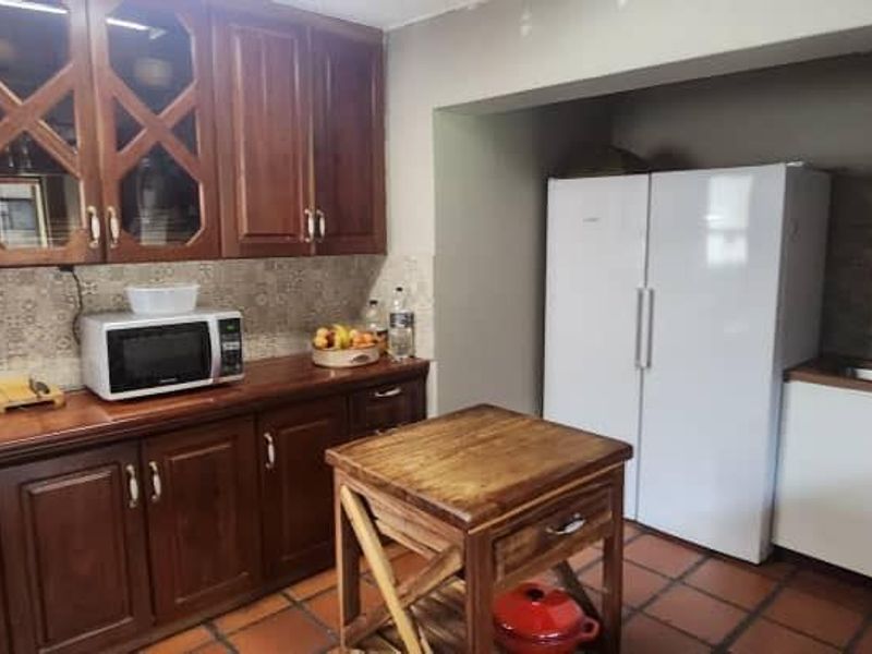 In a quiet street, with views on the mountains - Photo 2