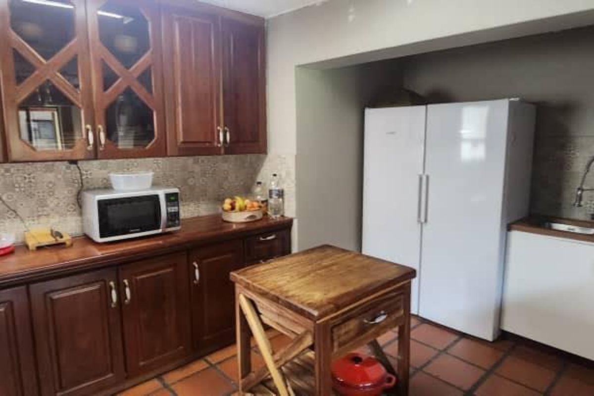 In a quiet street, with views on the mountains - Photo 2