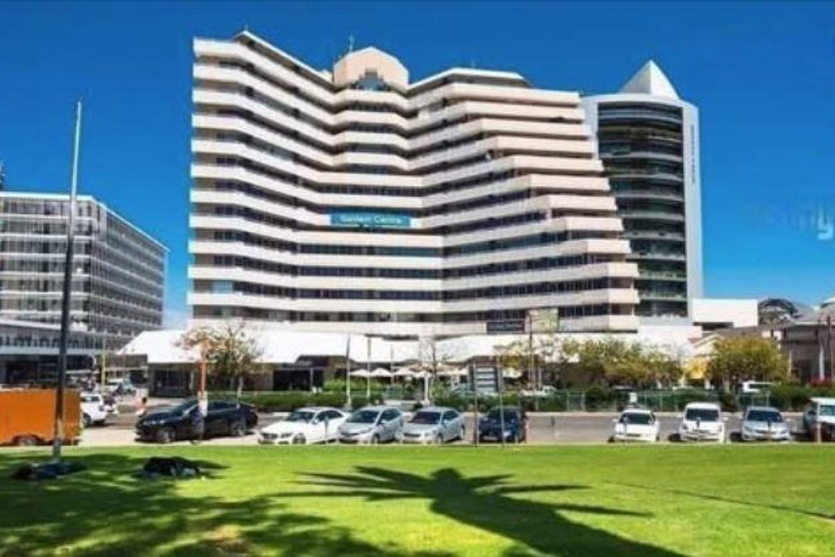A Grade Office to Let - Sanlam Centre - Photo 2