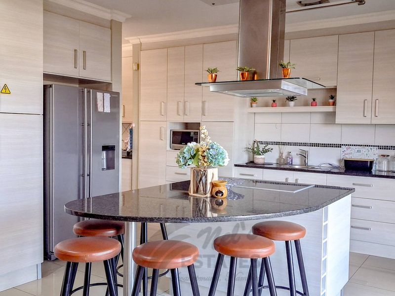 Penthouse For Sale in Central Vineta, Swakopmund - Photo 3