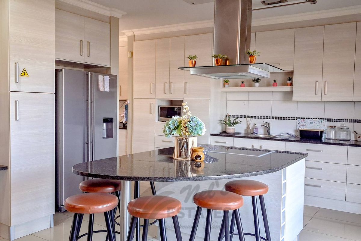 Penthouse For Sale in Central Vineta, Swakopmund - Photo 3