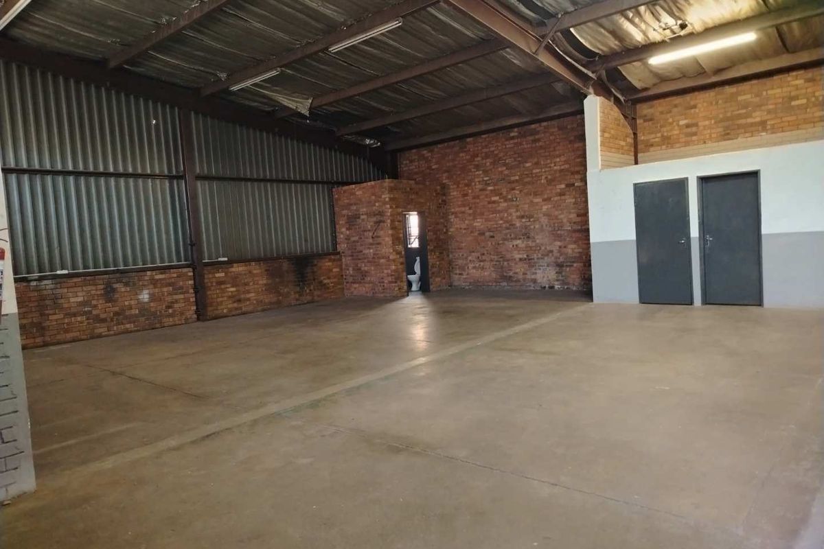 Unlock Potential: 220m2 Commercial Space in Alrode South! - Photo 2