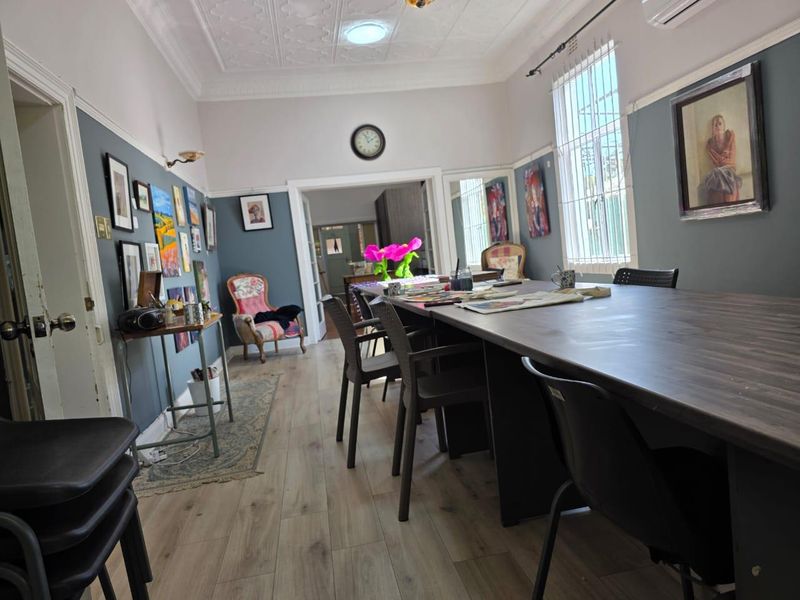 **Charming Old House with Endless Potential - Perfect for Investors and Families Alike** - Photo 8