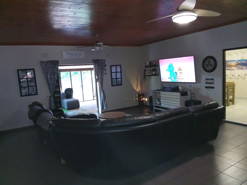Spacious 3-Bedroom Family Home For Sale with Pool, Entertainment Area & Greenbelt Views - Photo 2