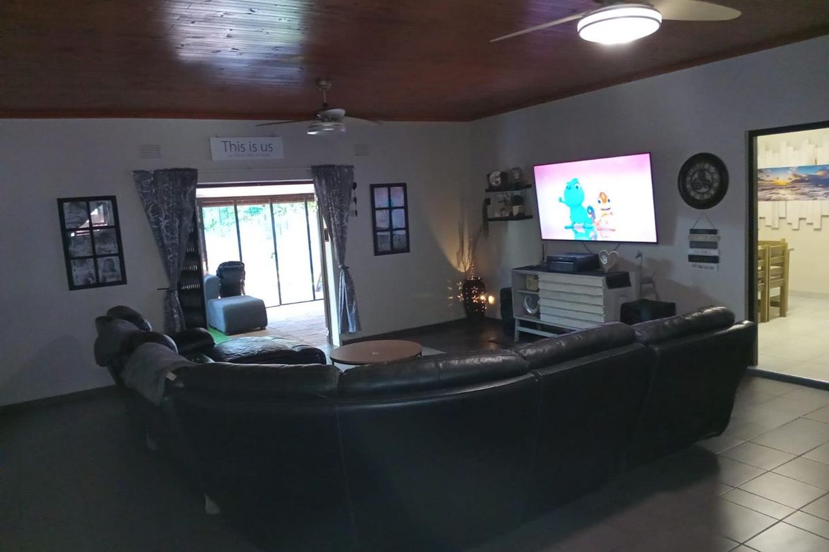 Spacious 3-Bedroom Family Home For Sale with Pool, Entertainment Area & Greenbelt Views - Photo 2