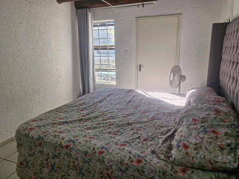 3 Bedroom Apartment with huge loft - Photo 9