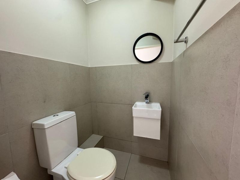 Executive one bedroom apartment in Century City - Photo 8