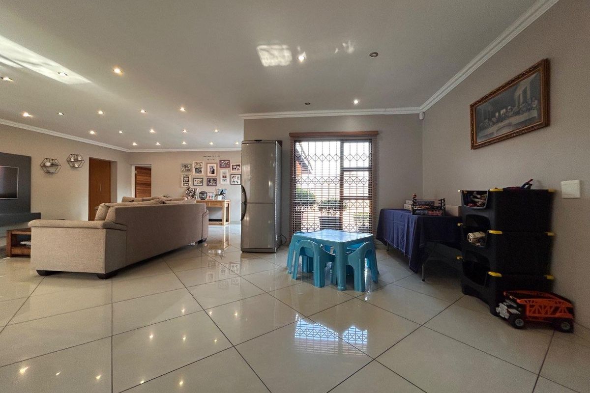 An Exceptional Residence in New Redruth - Photo 3