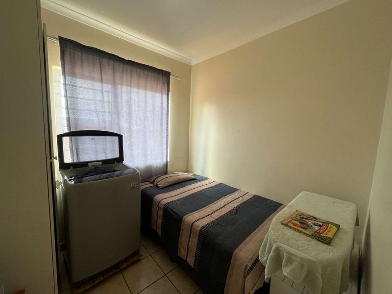 Perfect Start-Up Home with Exciting Potential! - Photo 7