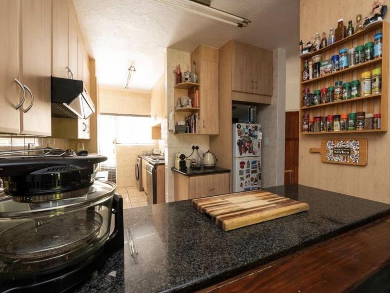 Elevated Family Living in a Secure Glenvista Setting - Photo 7