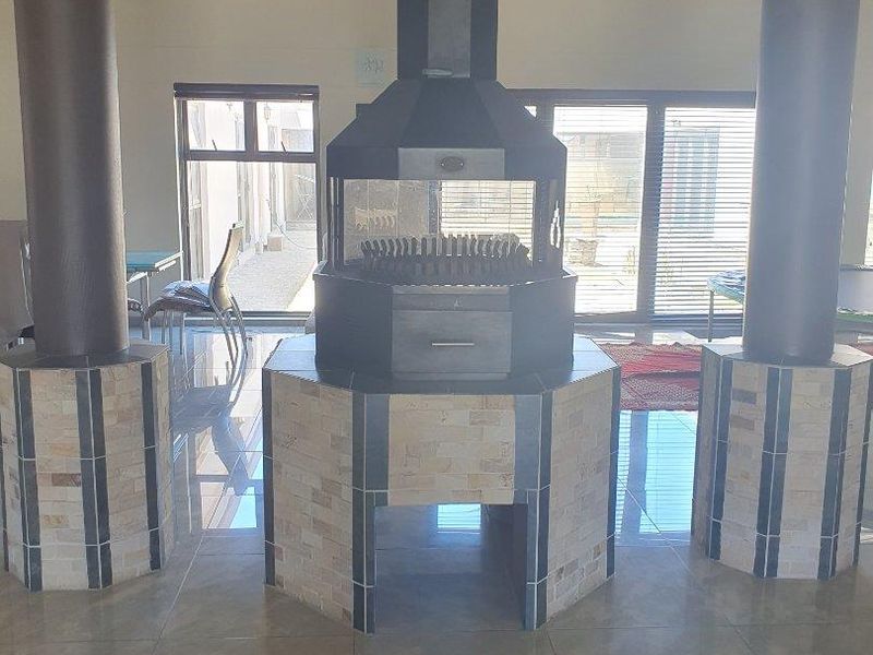 Spacious Neat Executive Home could also be utilised as a BB - Photo 8